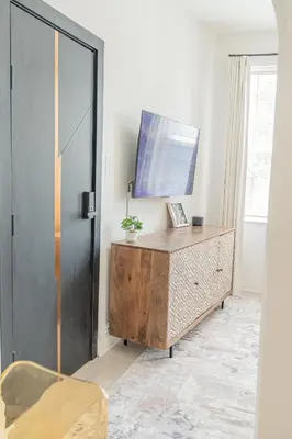a room with a wooden cabinet and a door at Moderno y Céntrico Estacionamiento Privado A 15 min de NYC in Jersey City
