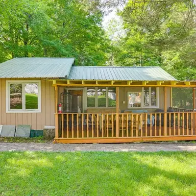 5 Mi to Monticello Raceway Cabin Near Shops