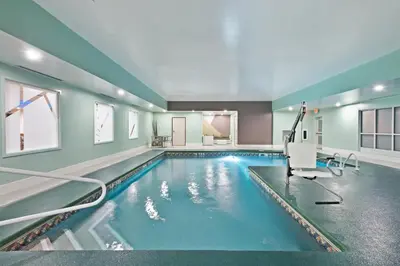 a swimming pool in a hotel room with a swimming poolvisor at Holiday Inn Express & Suites New Cumberland by IHG in New Cumberland