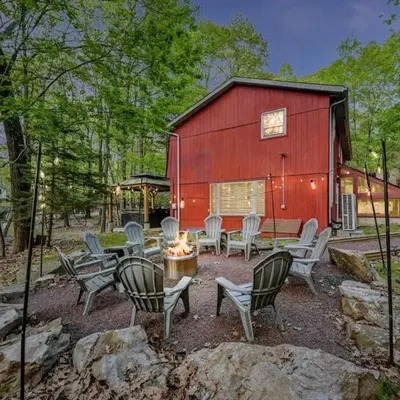 Cozy mountain house with beach access and firepit