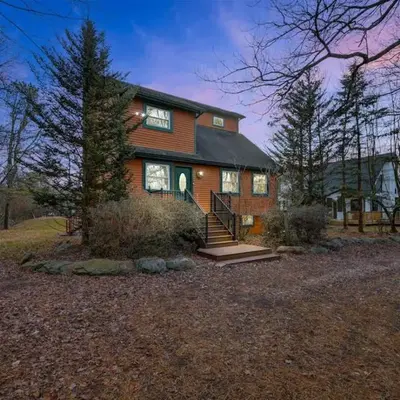 Pocono Chalet Towamensing with Hot Tub Lake and Pool