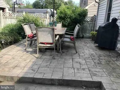 a patio with a table and chairs on a patio at Family Home in mainheim PA close to atractions in Manheim