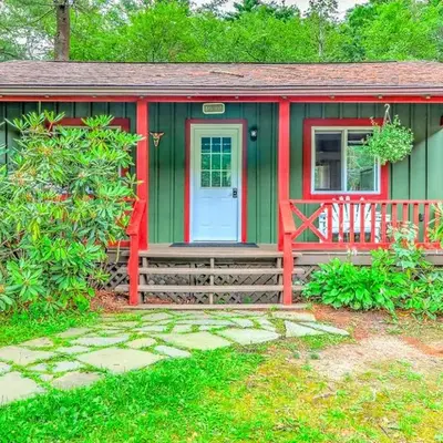 Charming Forest Cabin with a Hammock near Delaware Water Gap National Recreation Area
