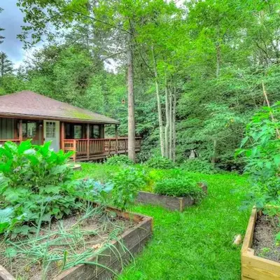 Cozy and Secluded Cabin with a Fireplace in the Poconos Mountains of Pennsylvania