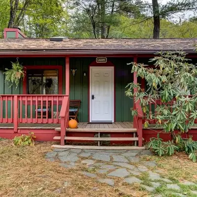 Private Cabin Rental with Wood-Burning Fireplace in Canadensis