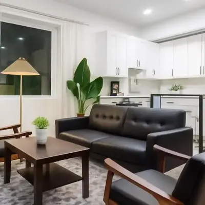 Modern 2BR Cozy City Retreat Free Parking