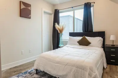 a bedroom with a large bed with a window at 2-Bed&2-BathWDCentralKitchenWifiDesk in Philadelphia