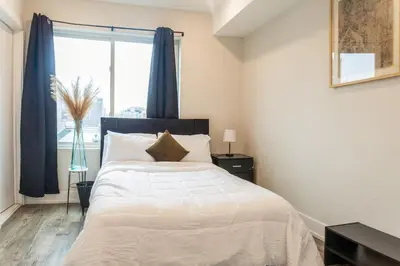 a bedroom with a large bed and a window at 2-Bed&2-BathWDCentralKitchenWifiDesk in Philadelphia