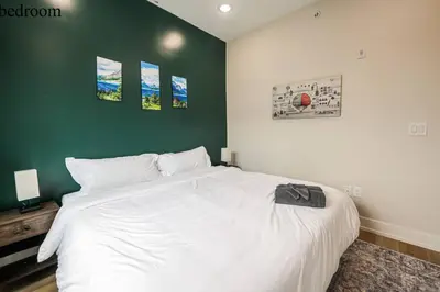 a bedroom with a white bed with a green wall at Central 1BR1BAKing BedWiFiWD in Philadelphia