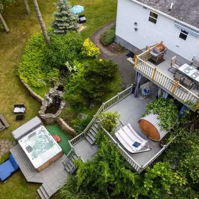 Hideaway Hot Tub Sunna Lake Kayaks Pool