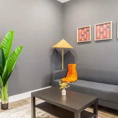 4BR 3Bath Home WDParkingYard Sleeps 10