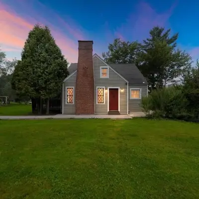 Cozy Cottage House - Pool & Hot Tub