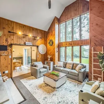 Italy Inspired Lakeview Chalet with Hot Tub