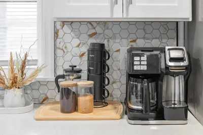 a kitchen counter with a coffee maker and a coffeemaker at Cozy Home, 17 min from NYC, 2 Parking Spaces in Ridgefield Park