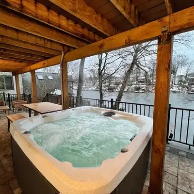 Cozy Cabin On the Lake with HotTub
