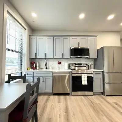 New 1BR Walk to Pats & Genos