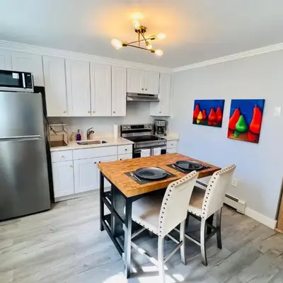 Renovated private urban flat - 20 min to Manhattan NYC