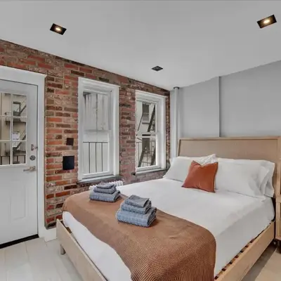 SoHo Designer 2BR w balcony