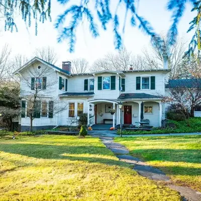 Twin Oaks Near Lake Wallenpaupack Historic Home