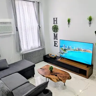 Newly Renovated 2B 2BA apt! mins to PATH & NY!