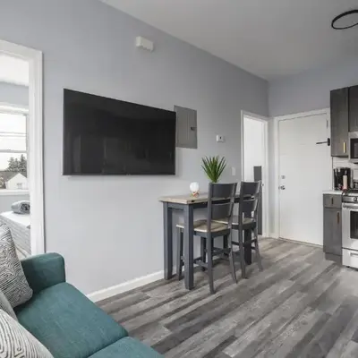 Two BR near Metlife with Laundry & Parking