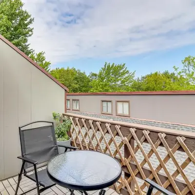 Modern Mountain Escape in Poconos Walk to Slopes!