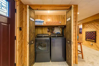 a utility room with two washers and a dryer at Lake Harmony Getaway in Lake Harmony