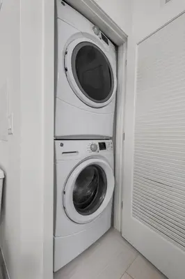 a washing machine and a dryer in a room at Luxury 1BR Apt-Pool RWJ-Rutgers StPeter-Free Parking - NYC316 in New Brunswick