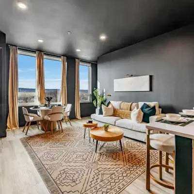 Luxe 1br- Free Parking-King Bed