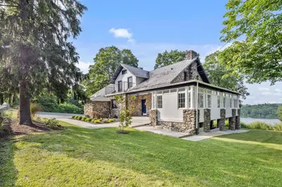 an exterior view of a house with a lawn at Lakeview-Sleeps 12-King Suites-7BR - Firepit in Monroe