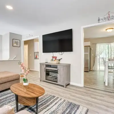 Family Cabin with Hot Tub Game Room Tobyhanna
