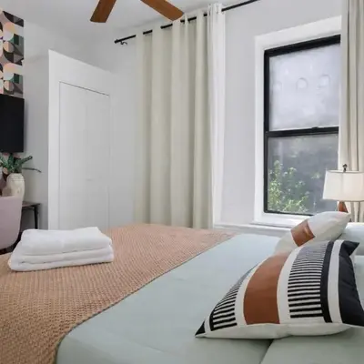 2 BD Tranquil Unit close to Central Park
