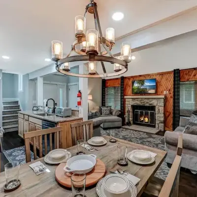 Amazing Condo with hot tub and screened in porch 8 passes to lake and beach