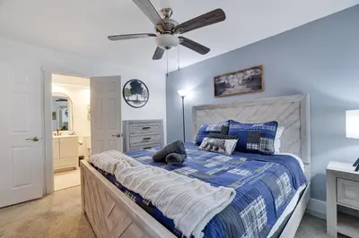 a bedroom with a bed and a ceiling fan at Cozy 2BR Townhouse with Mountain Views & BBQ in Lake Harmony