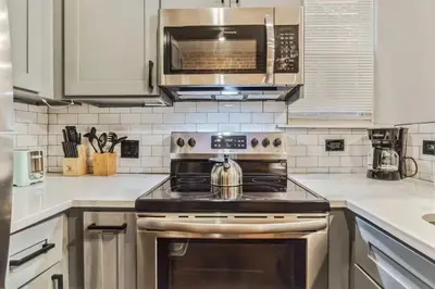 a kitchen with a stove and a microwave at Jr 1Br w 2 Beds - Sleeps 4 - 10 min to DT in Philadelphia