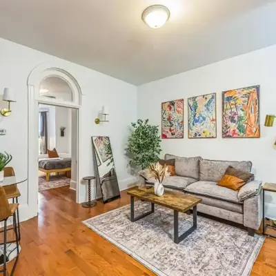 Charming 1BR in Center City that Sleeps 4 with Fast WiFi