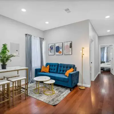 Charming Center City 2BR - Sleeps 8 people