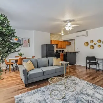 Large Historical 1BR Center City that Sleeps 4