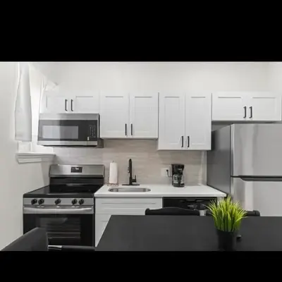 Modern 2 bedroom 1 bath unit 2 Near Airport