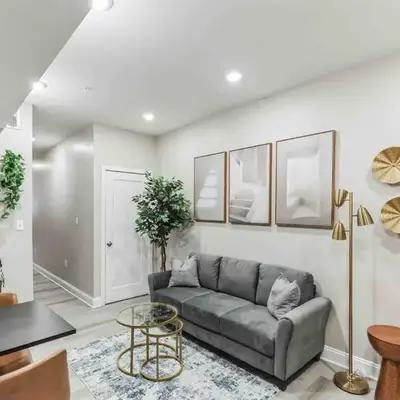 Large 2BR in Old City that Sleeps 8