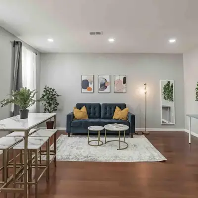 Large and Sunny 1BR - Center City - Sleeps 4