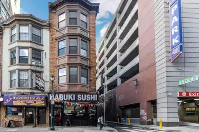 a group of buildings on a city street at Across from Convention Center - Sleeps 6 - 3F in Philadelphia