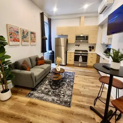 Renovated Jr 1BR - Center City - Sleeps 4 - 2 Beds