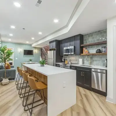 Bi-Level 2BR w Rooftop - Sleeps 12 - 10 min to DT