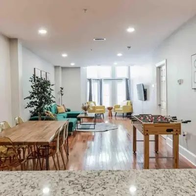 NEW 4 Bedroom - 4 Bathroom Center City with Private Rooftop Terrace Sleeps 20)