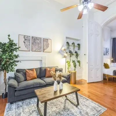 Large Historical Center City 1BR that Sleeps 4
