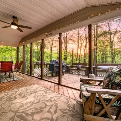 1mi to Lake Wallenpaupack | Firepit | Pet Friendly