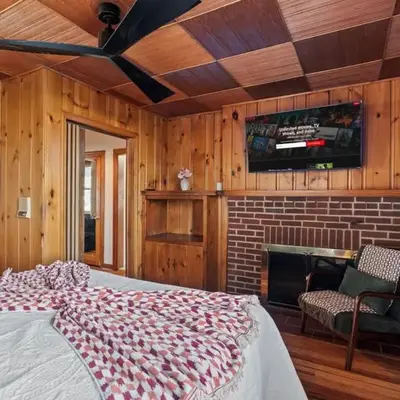 Historic Tacony Retreat with Sauna
