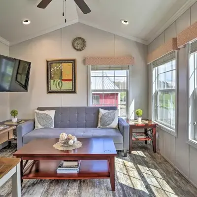 Forest Hideout Cottage Close to Camps and Ski Resorts