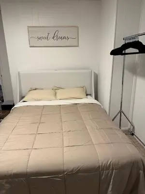 a bed in a bedroom with a sign that reads sweet dreams at Cozy Comfy with AMAZING NYC Views 15min to Manhattan T SQ in Union City